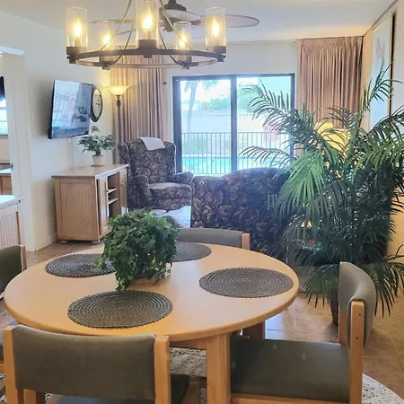 108 - 2 Bedroom Poolside Great View